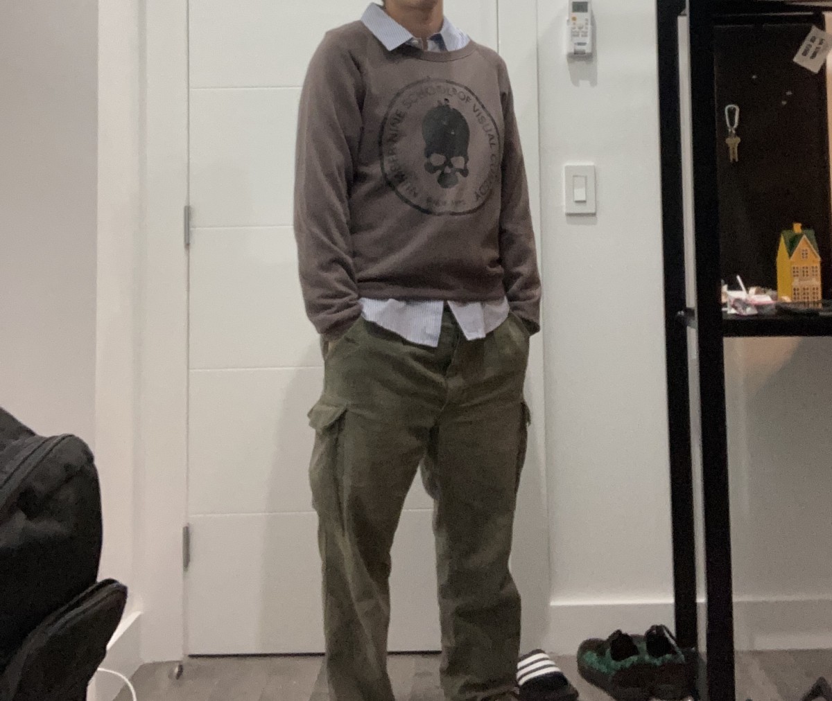 Number nine school of visual comedy crewneck - 2