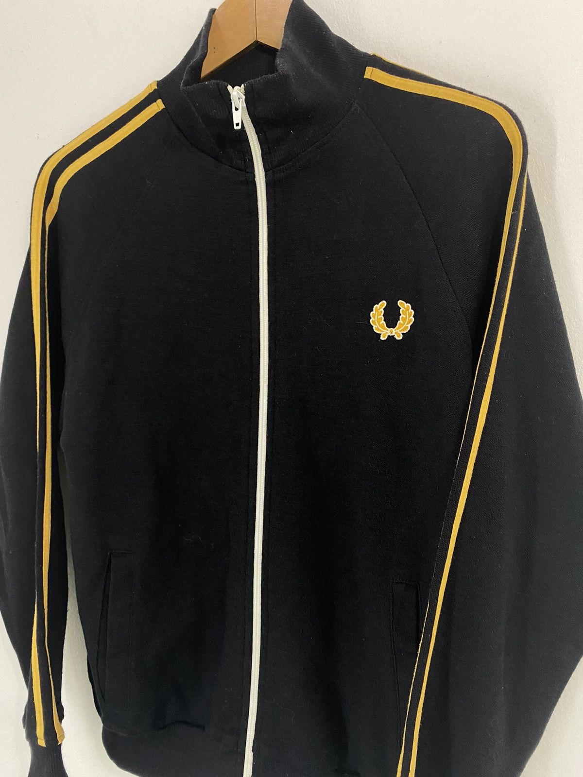 Fred Perry Sweater Small Logo Design Black Yellow - 3