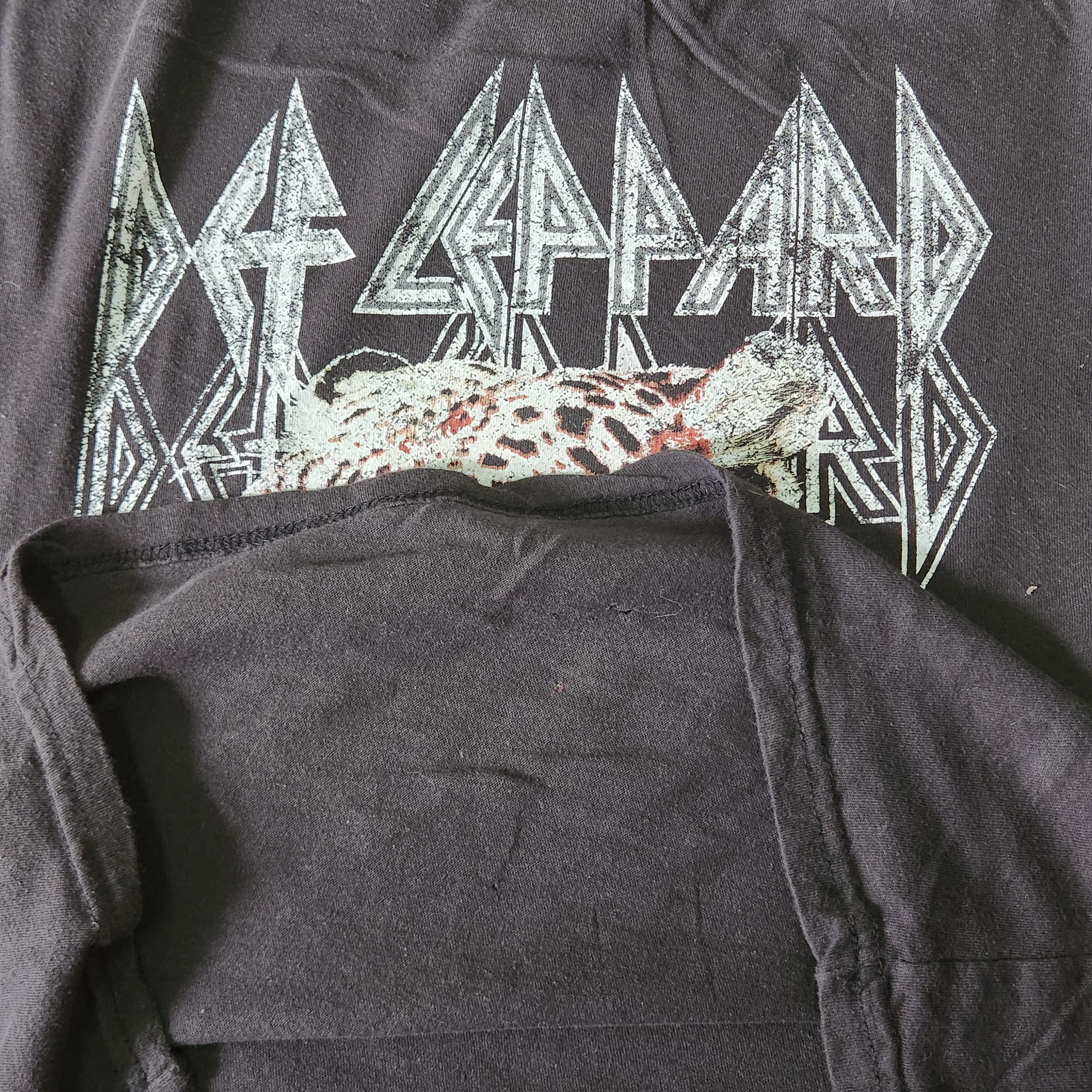 Band Tees - Distressed Def Leppard Tiger Printed Rock TShirt - 2