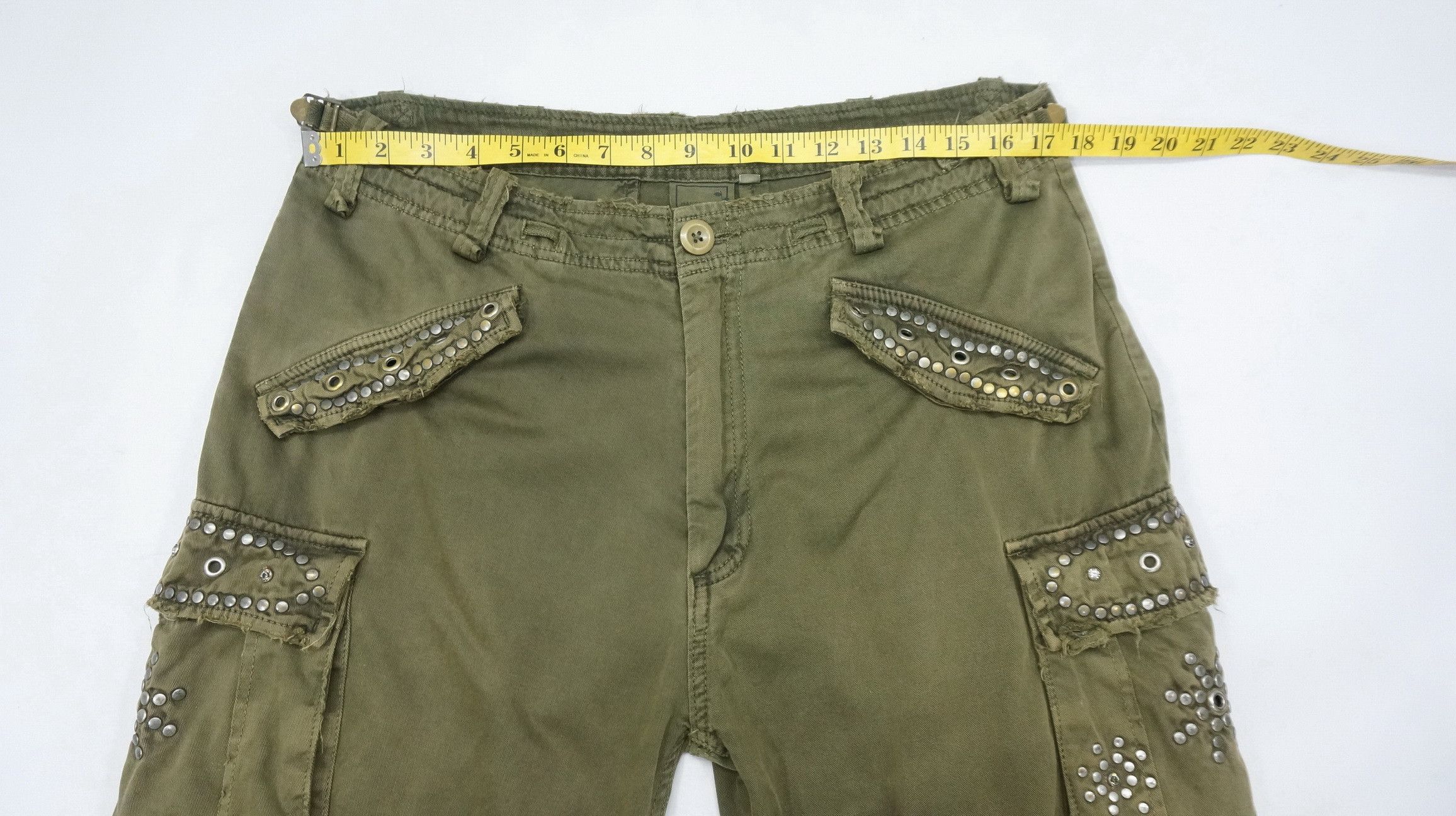 Vintage🔥 MANGROVE Japan Distressed Studded Cargo Pant - 14