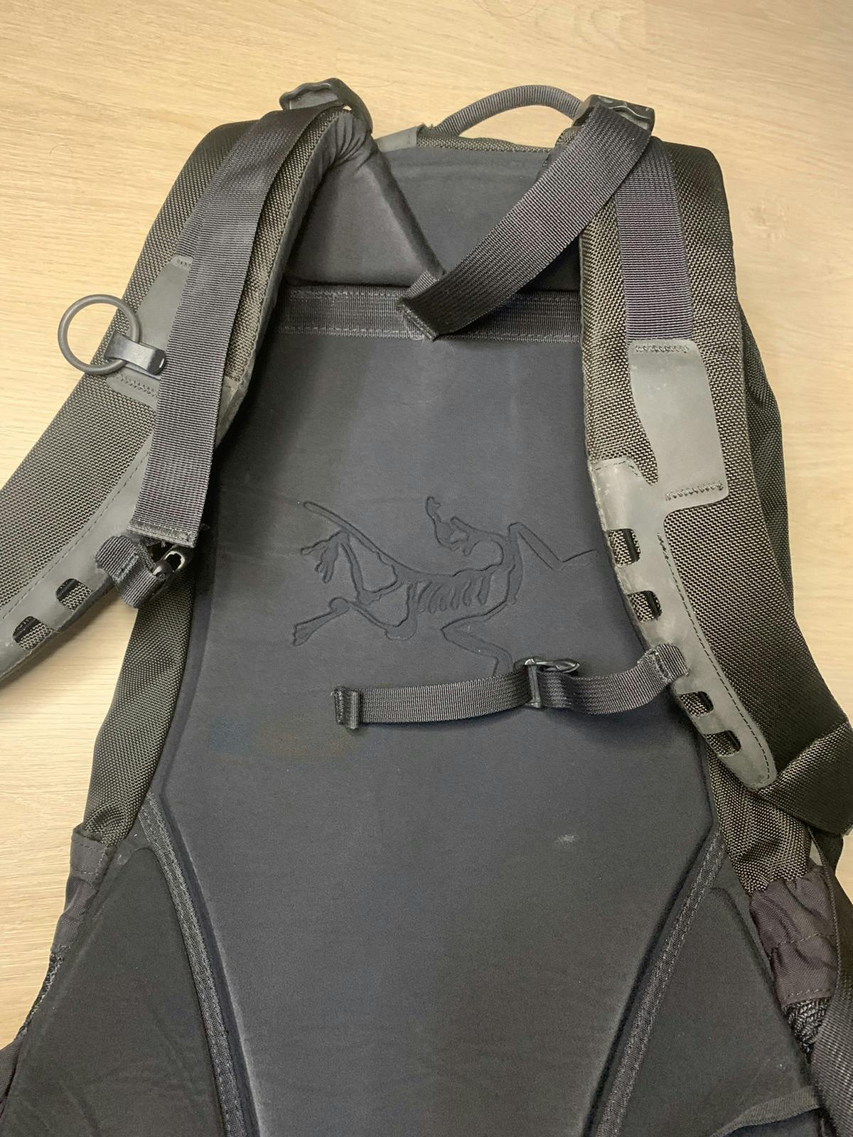 Arcteryx Arro 22 Waterproof Backpack - 7