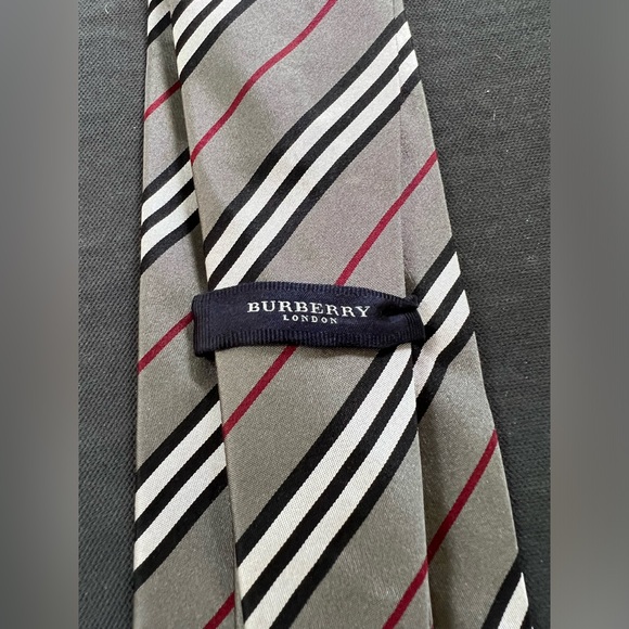 Vintage Burberry London Grey Stripe Check Men’s 100% Silk Tie Italy GUC Gray - 2