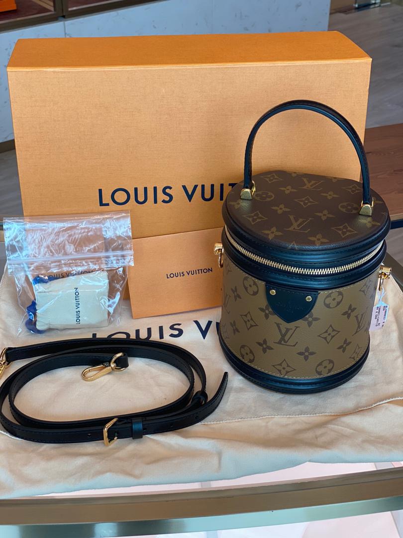 Authentic LOUIS VUITTON cannes beauty case in monogram - 1