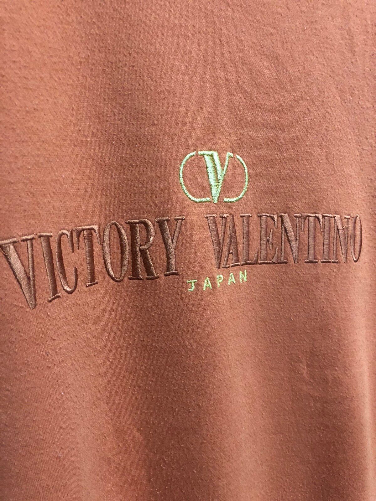Vintage Victory Valentino Japan Big Logo Sweatshirt - 3