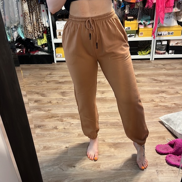 PrettyLittleThing - Pretty Little Thing Tan High Waist Wax Toggle Joggers - 14