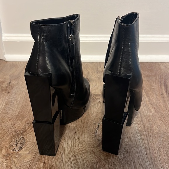 Dolce Vita Ori Black Leather Stacked Platform Booties - 12