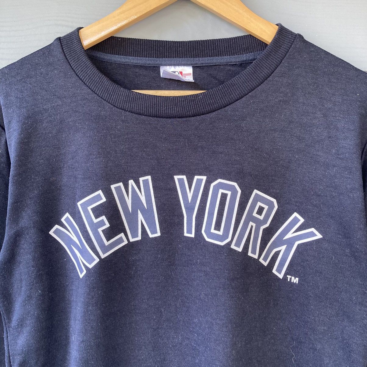 Vintage MLB Yankees Sweatshirt - 2