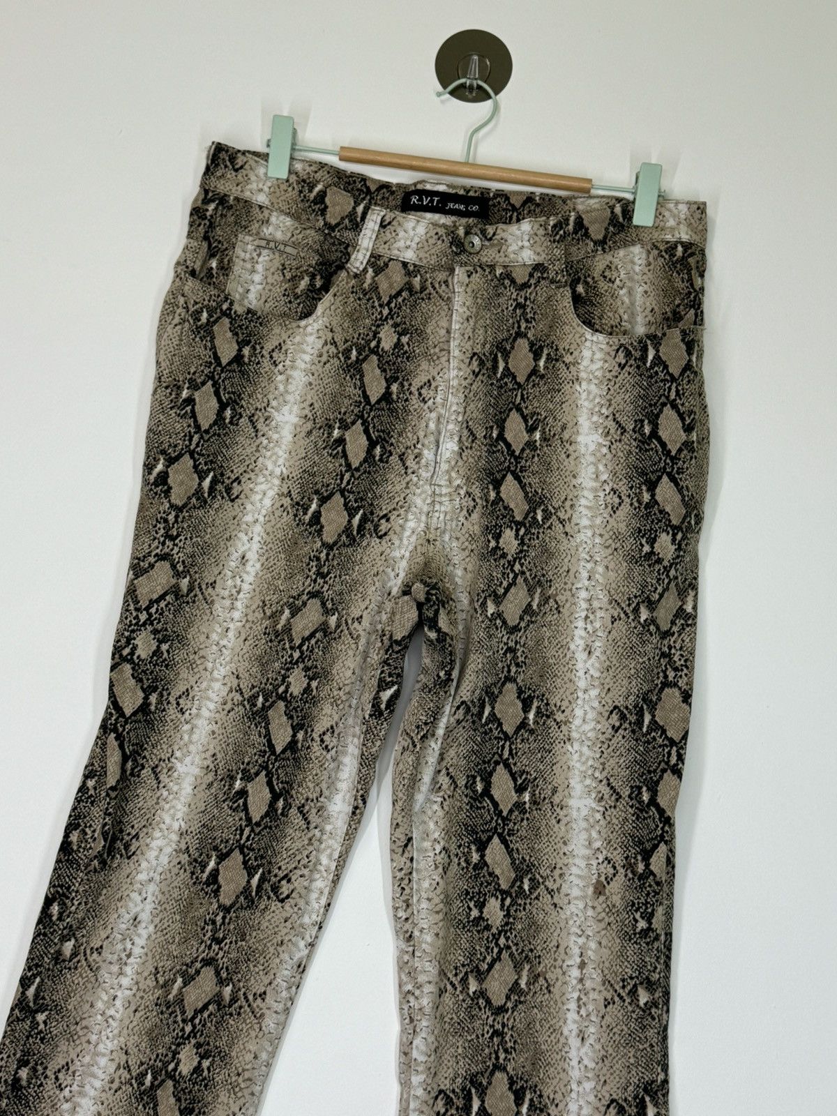 RVT Snake Design Full Print Pants - 5