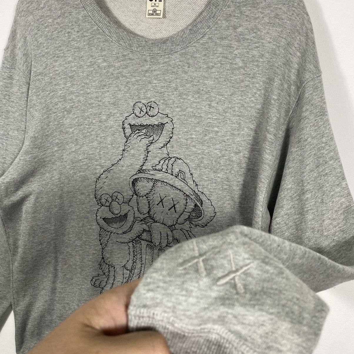 Vintage Kaws X Sesame Street X Uniqlo Sweatshirt - 5