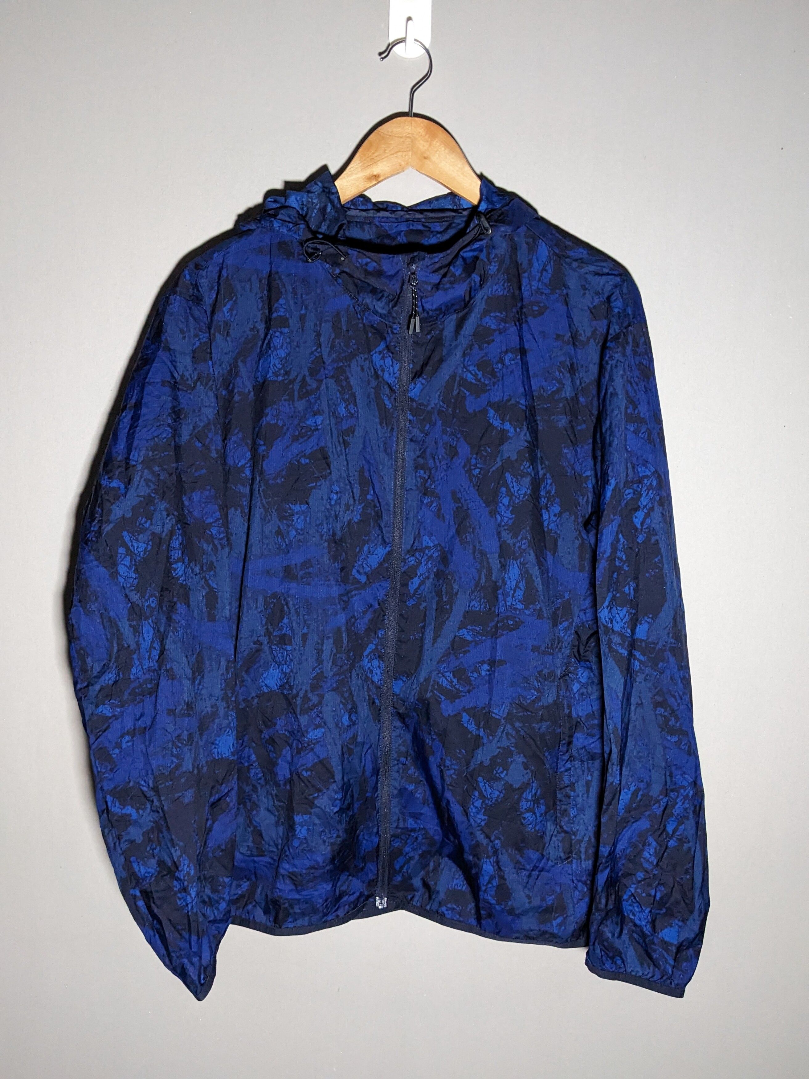 Uniqlo Meguru Yamaguchi Abstract Art Blue Windbreaker Jacket - 1