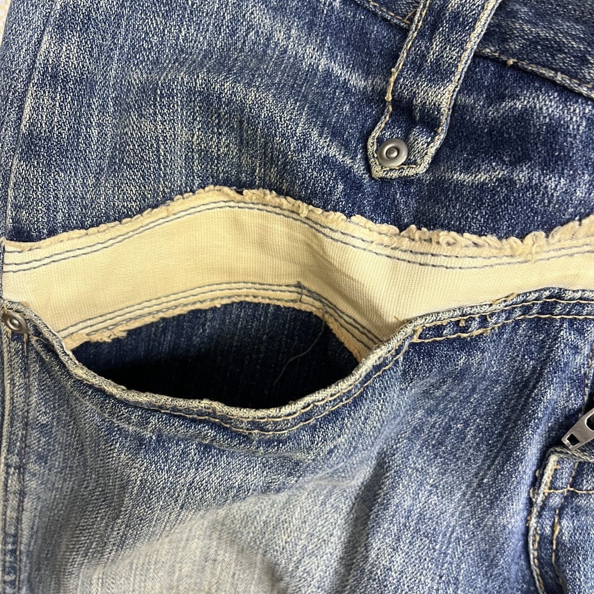 Ripped Three Stones Throw Denim Jeans Avant Garde Pockets - 17