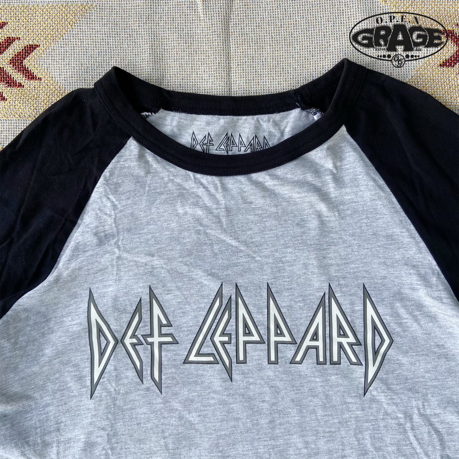 Gu by Uniqlo for DEF LEPPARD RAGLAN SHIRT - 3