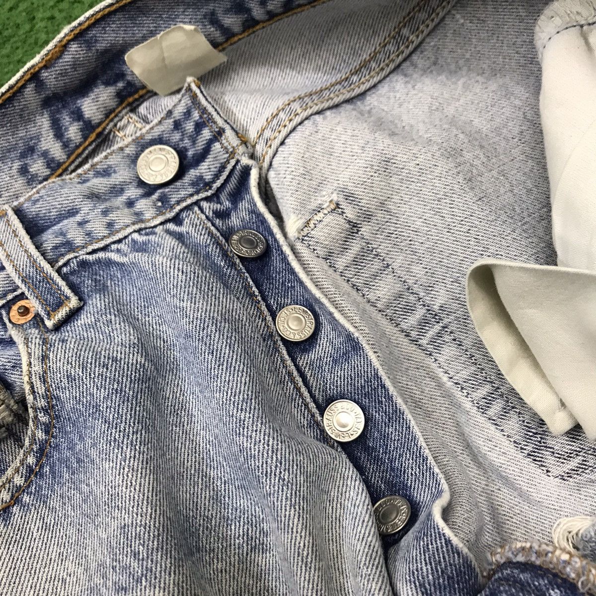 Vintage 90s Levis 501xx Distressed Denim Lightwash Cobain - 19