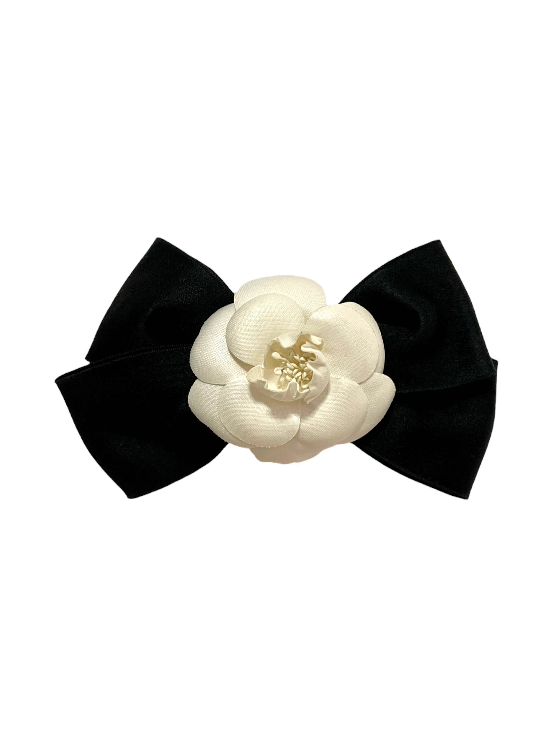 CHANEL Vintage Chanel Camellia Silk Bow Hair Scrunchie  display picture 2