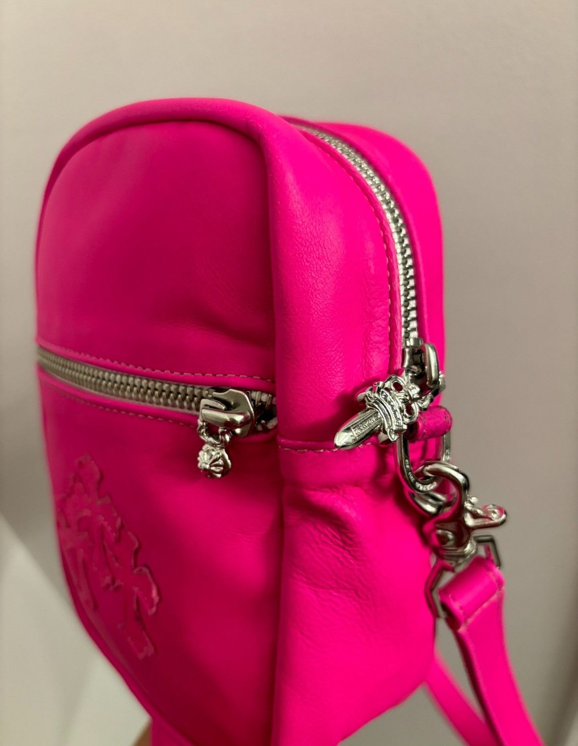 Hot pink triple cross patch taka bag - 3