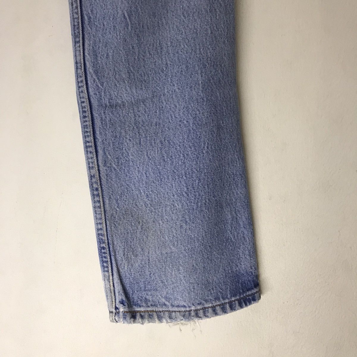 Vintage 90s Levis 501xx Distressed Denim Lightwash Cobain - 17