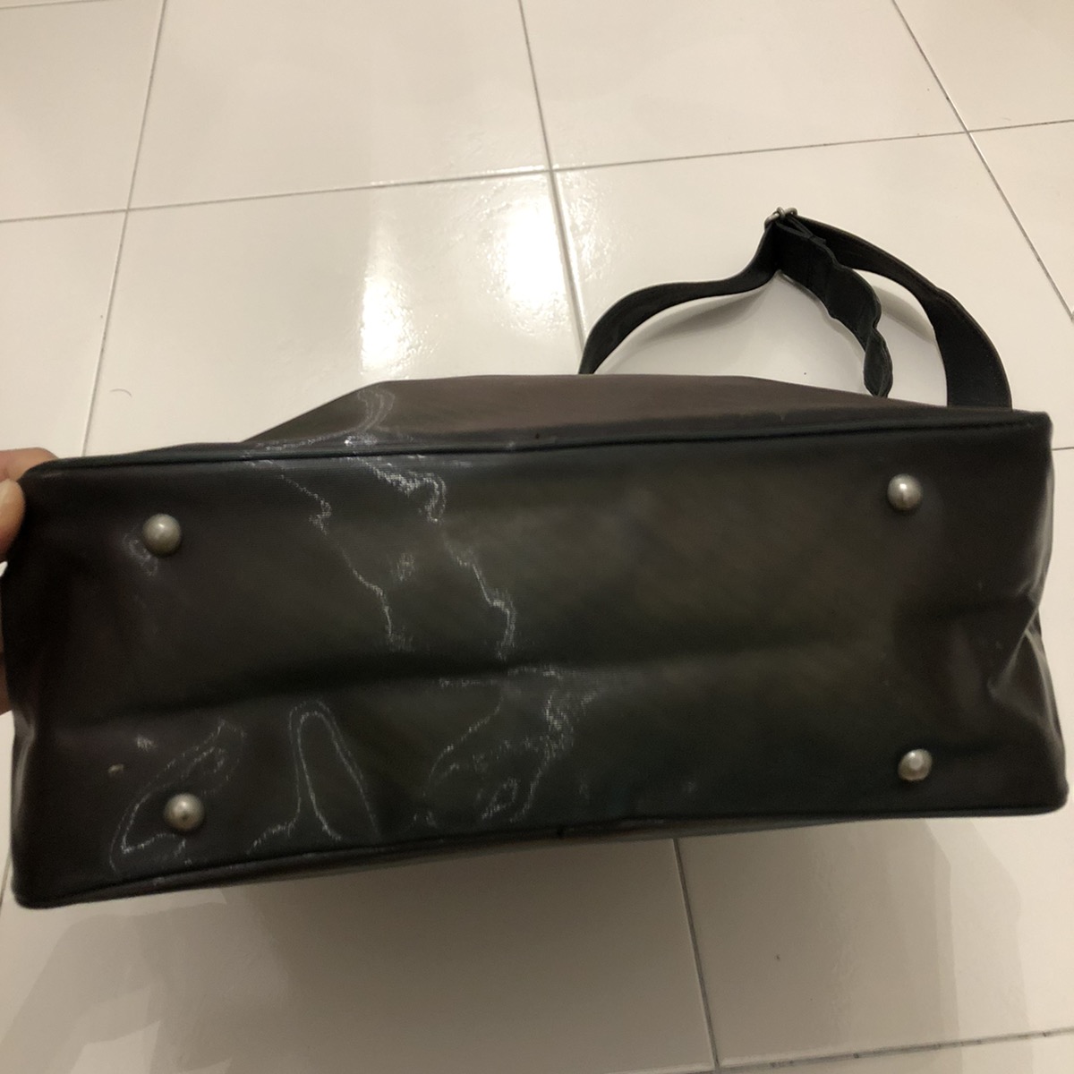 JPG Vinly sling bag - 5
