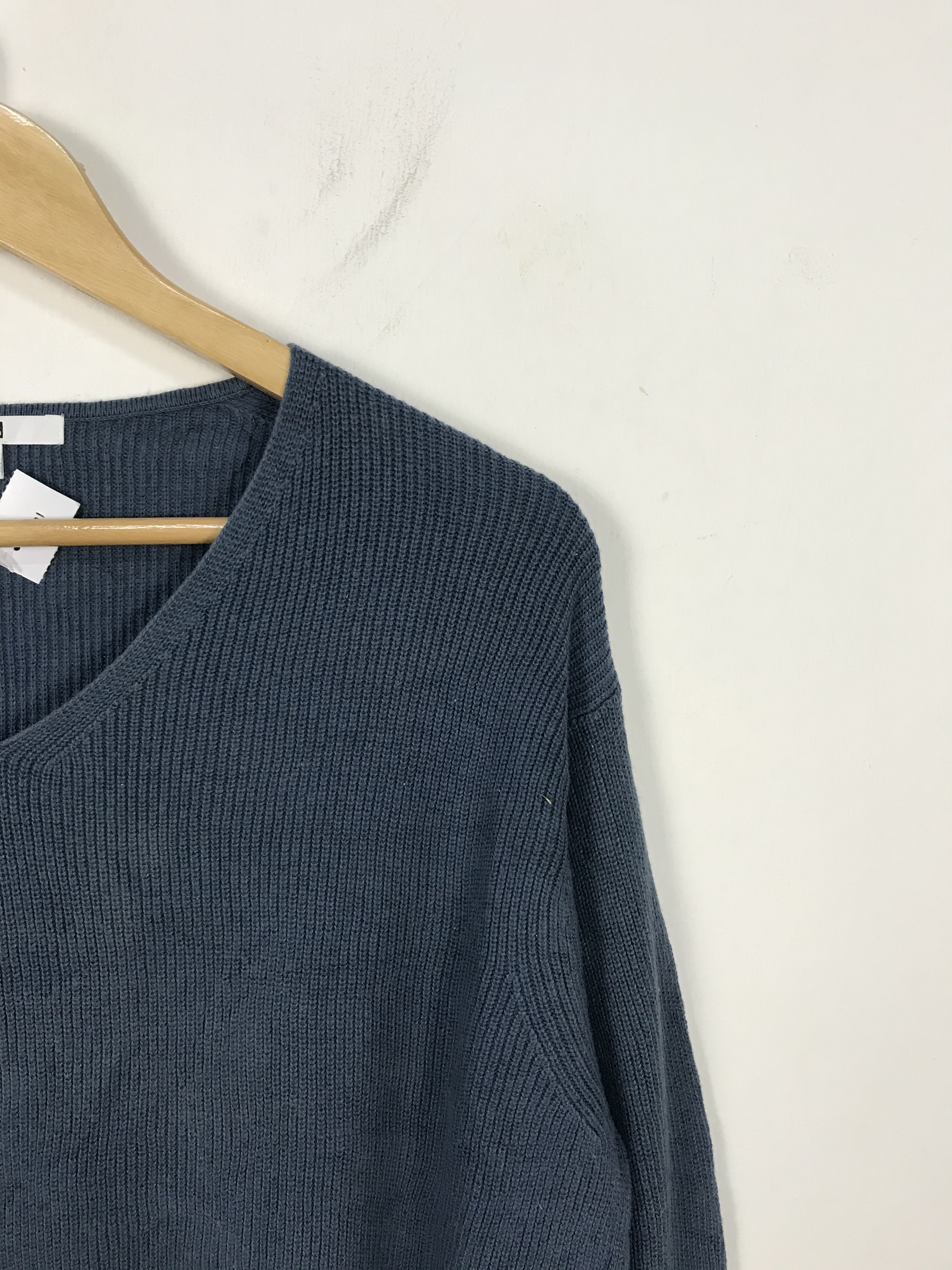 Uniqlo - Uniqlo Knitwear Vneck Sweater #2801 - 3