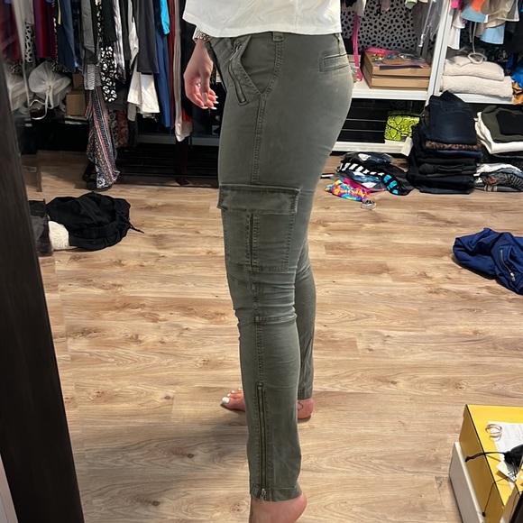 J Brand Maverick Low Rise Cargo Skinny Jeans in Vintage Armadillo Olive - 5