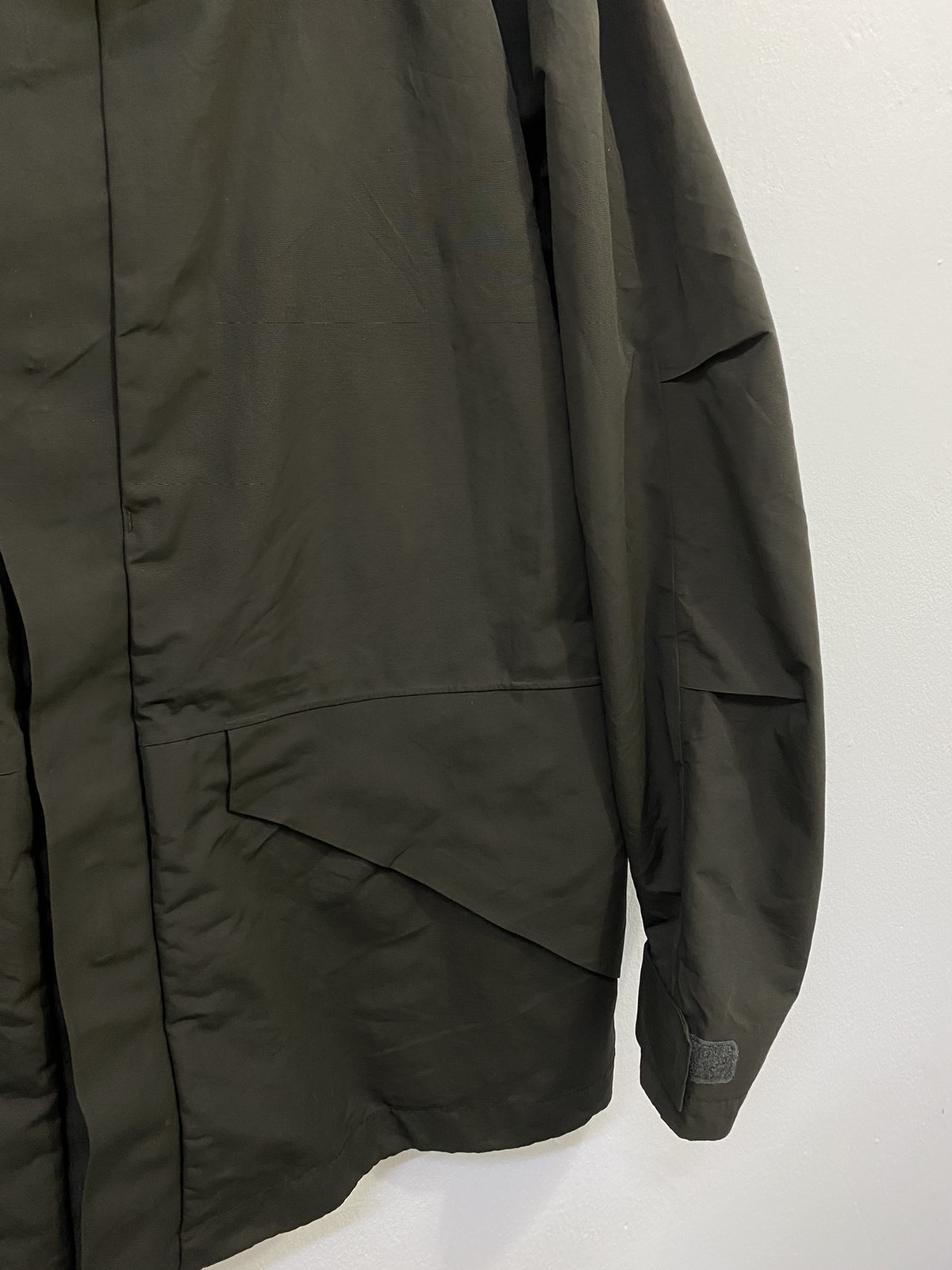 Lemaire X Uniqlo Waterproof Jacket Olive Color with Hoodies - 5