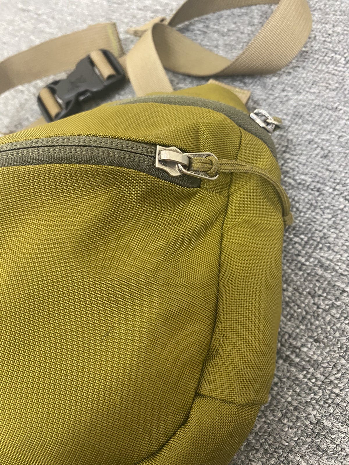Authentic Arc’teryx Green Army Crossbody Sling Bag - 19