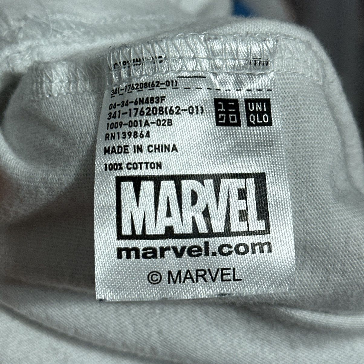 Uniqlo x Marvel Avengers Graphic T-Shirt Large - 6