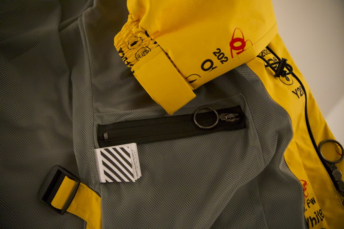 GORE-TEX YELLOW SKI JACKET GRAFFITI - 8