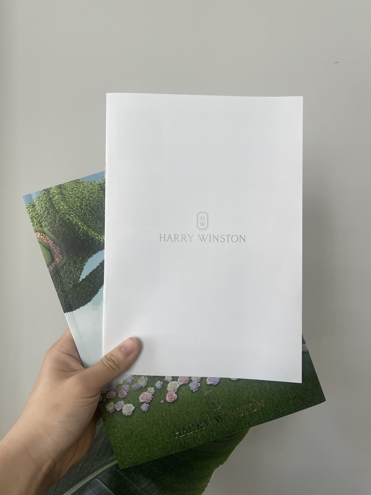 Luxury - Rare Harry Winston VIP Exclusive Catalogue Spring 2023 - 3