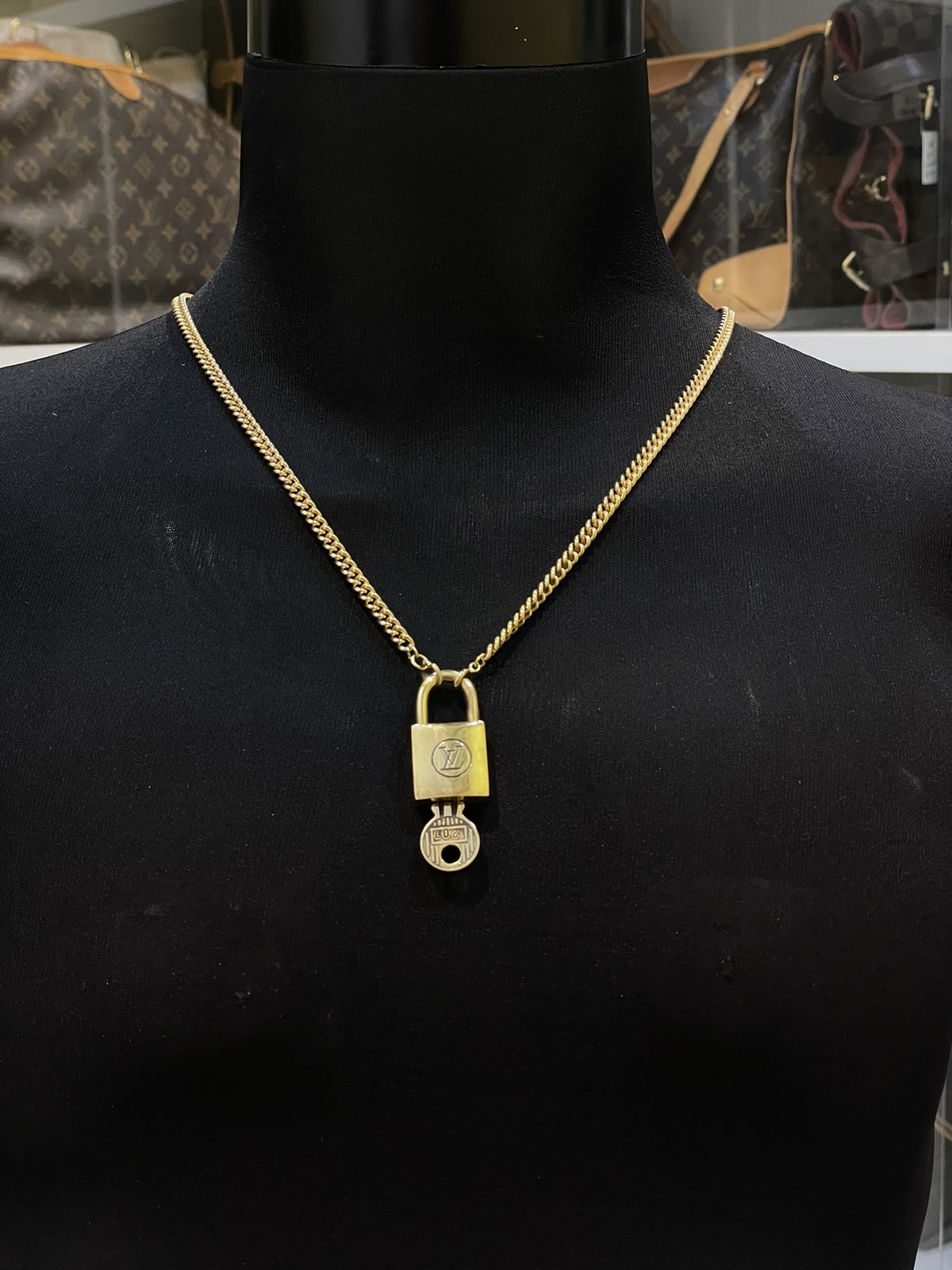 Louis Vuitton vintage padlock/ key / chain gold - 1