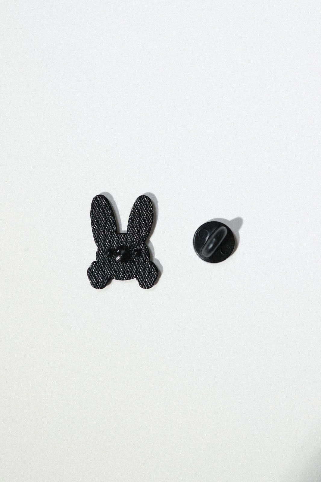 Hype - ad Bunny Logo Hip-Hop Enamel Pin - 3