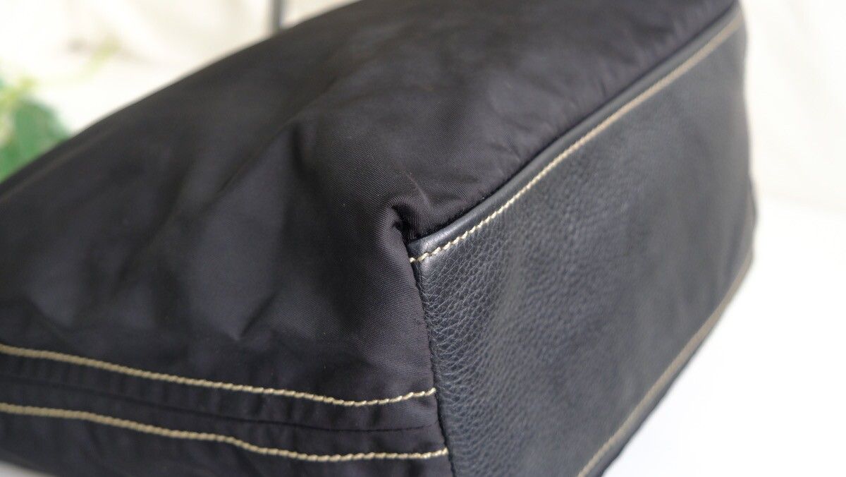 Authentic Prada black leather and nylon shoulder bag - 9
