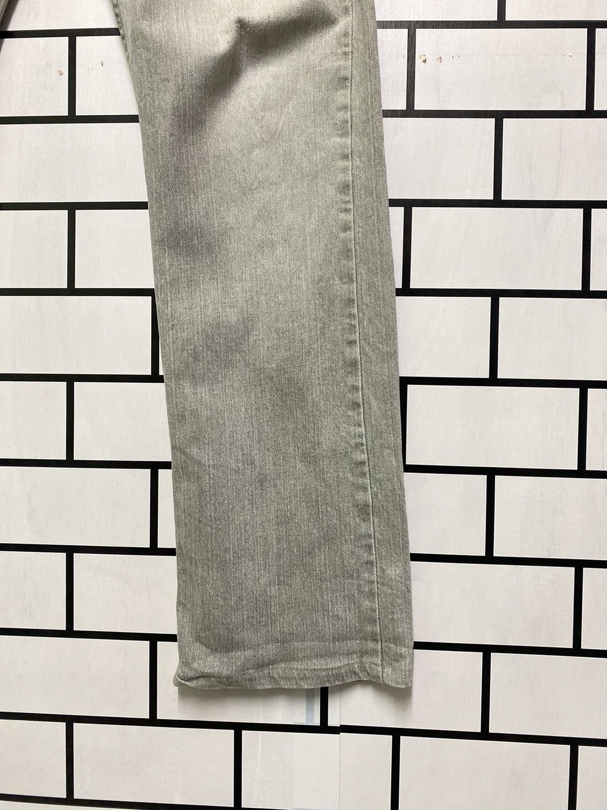 Vintage LEVIS 514 Slim Straight Grey Distressed Jean - L40 - 8