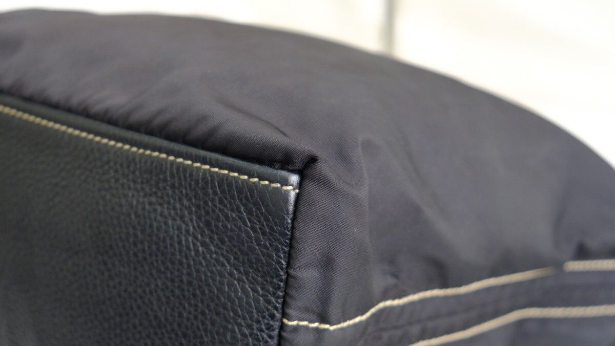 Authentic Prada black leather and nylon shoulder bag - 10