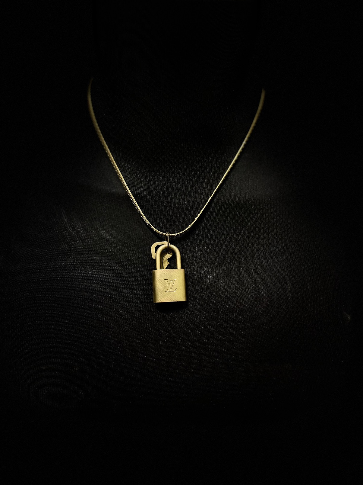Louis Vuitton /key / Gold Necklace - 1