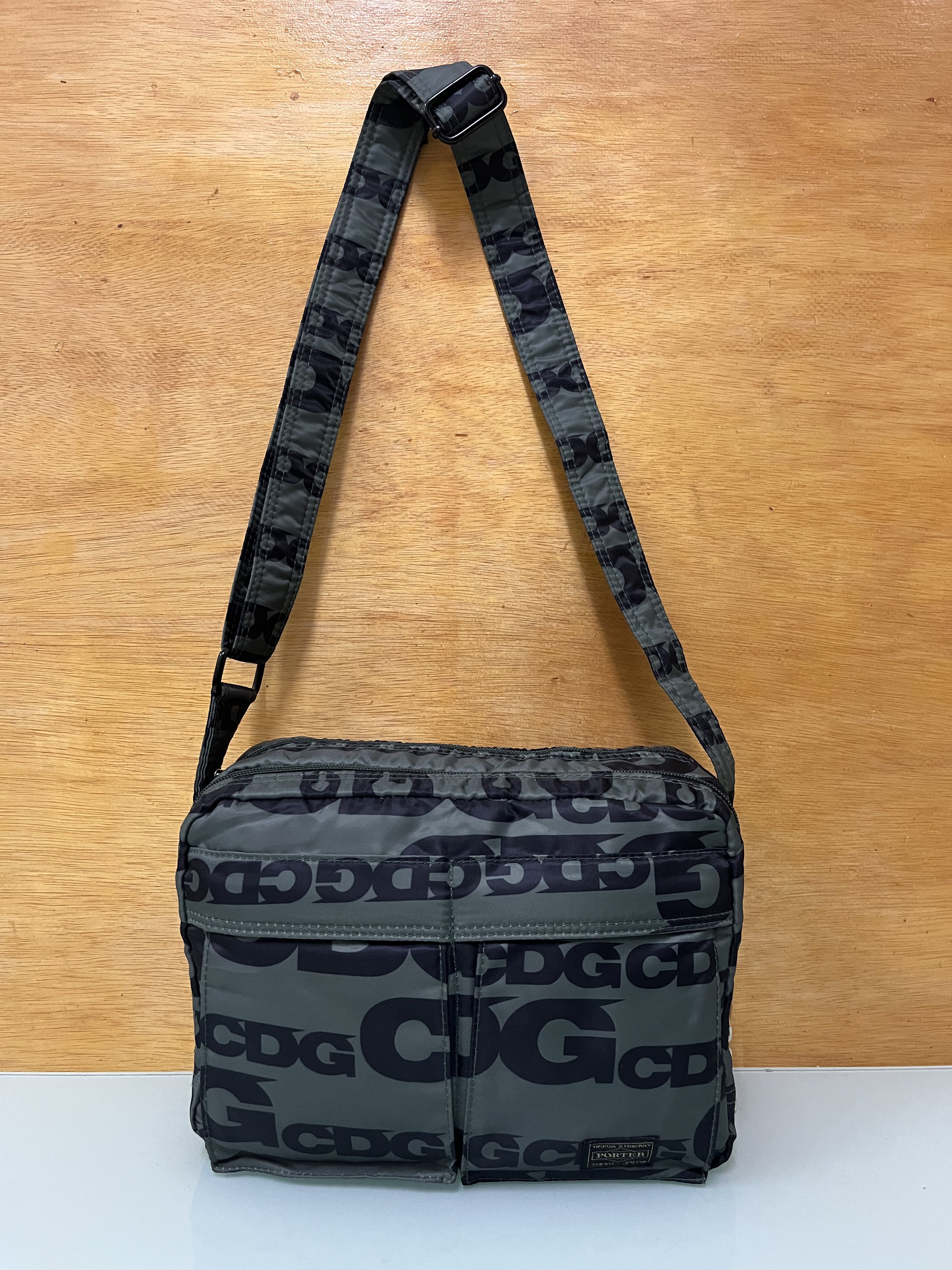 Authentic Cdg Comme Des Garcons C Porter Massenger Shoulder Bag