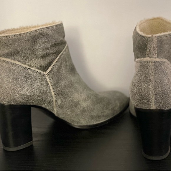 CHANEL interlocking CC shearling lined boots - 8