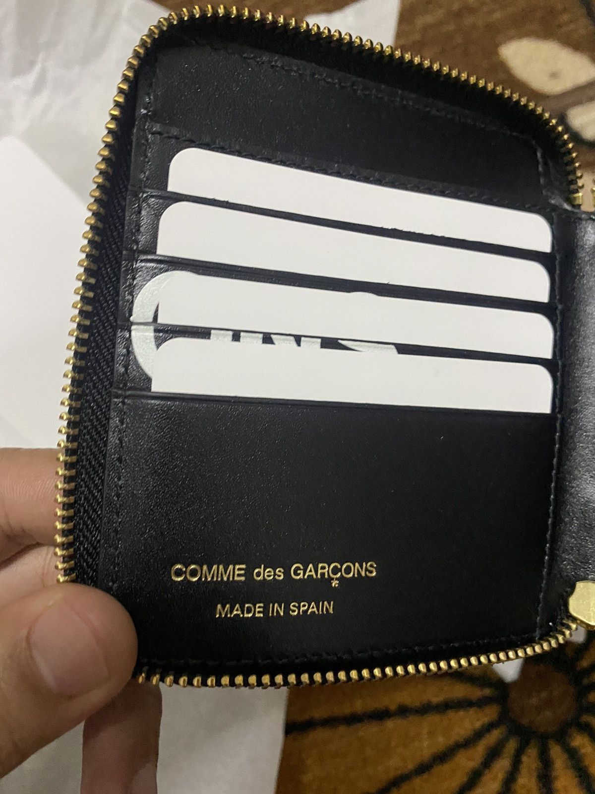 Comme Des Garçons Wallet logo-print zip-fastening wallet - 6