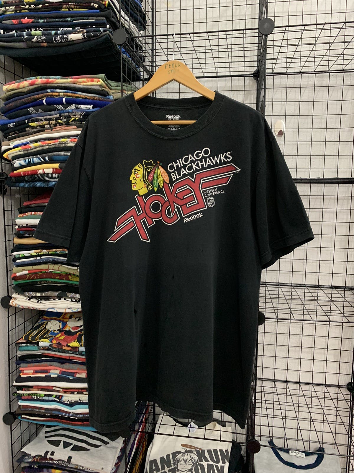 CHICAGO BLACKHAWKS HOCKEY x NFL BY REEBOK T-SHIRT - 1