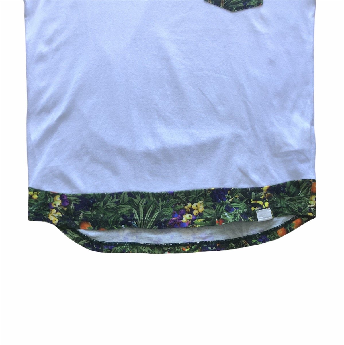 Attached Fabric Floral motif Pocket t shirt - 2