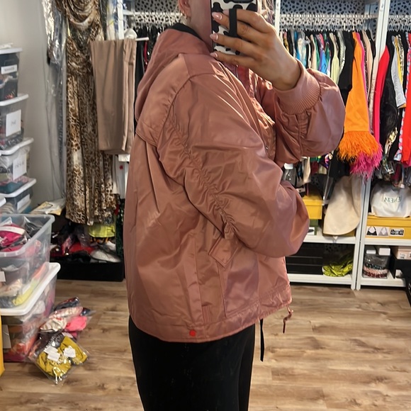 Hunter Boots Refined Waterproof Drawstring Bomber Jacket in Pale Rose - 9