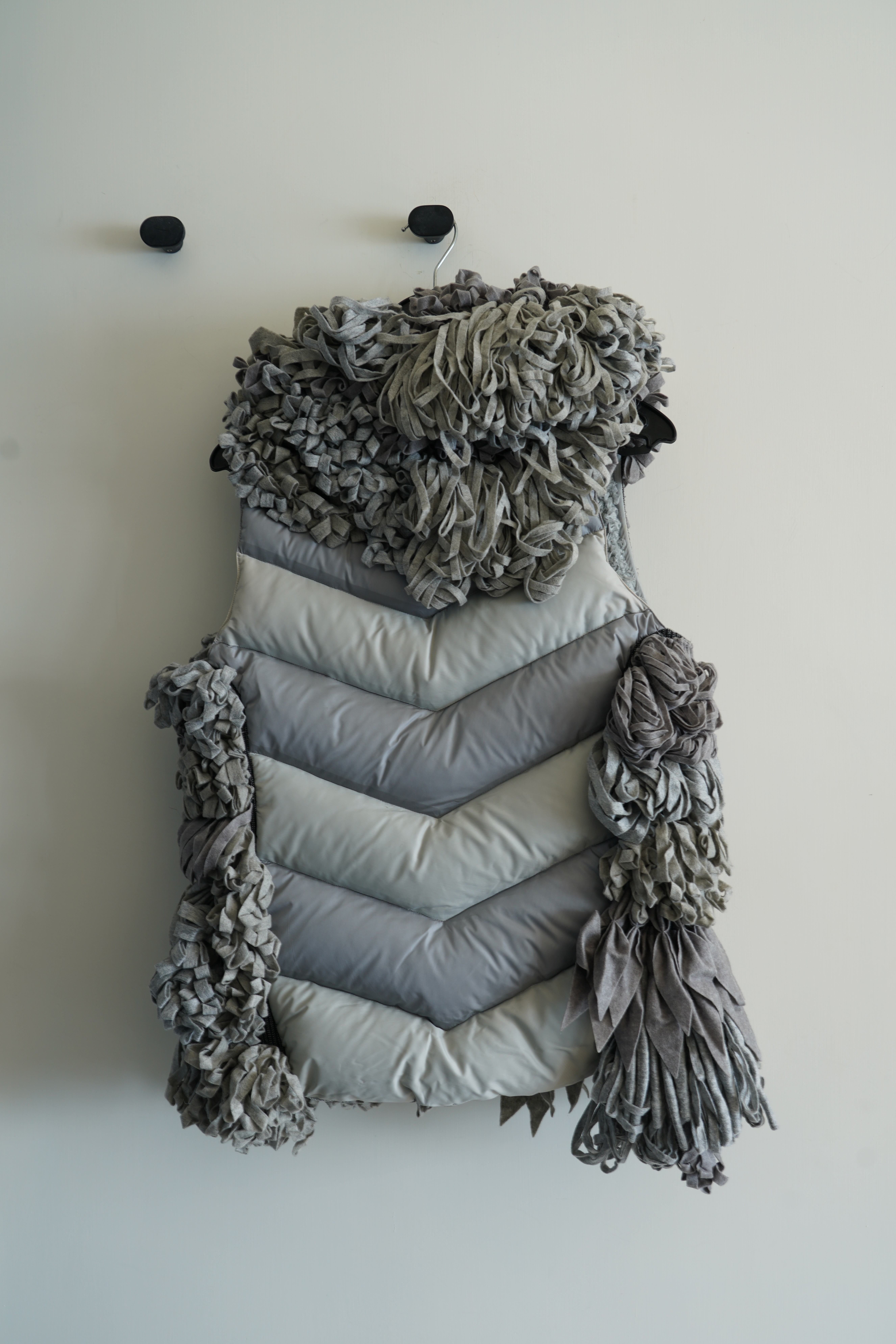 AW05 Arts and Crafts Ruffled Down Vest - 4
