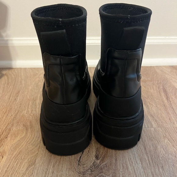 H&M Chunky Chelsea Boot - 12