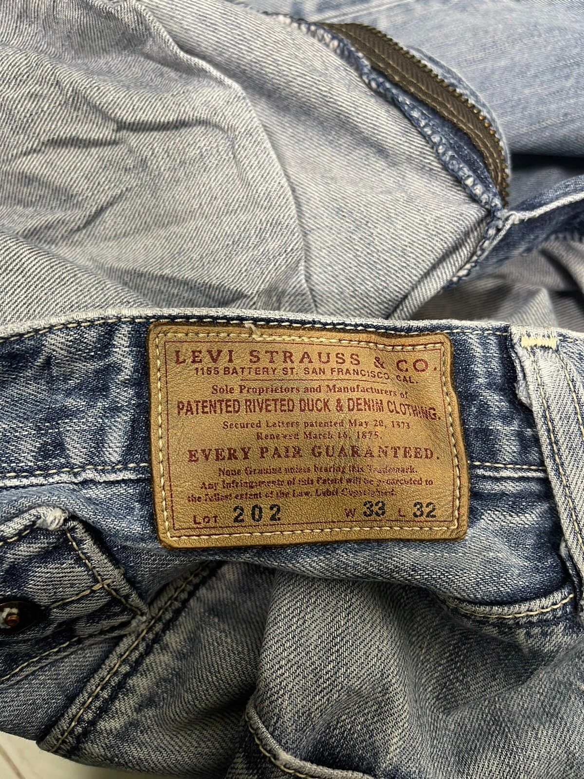 Vintage Levis Classic Lot 202 Jeans - 19