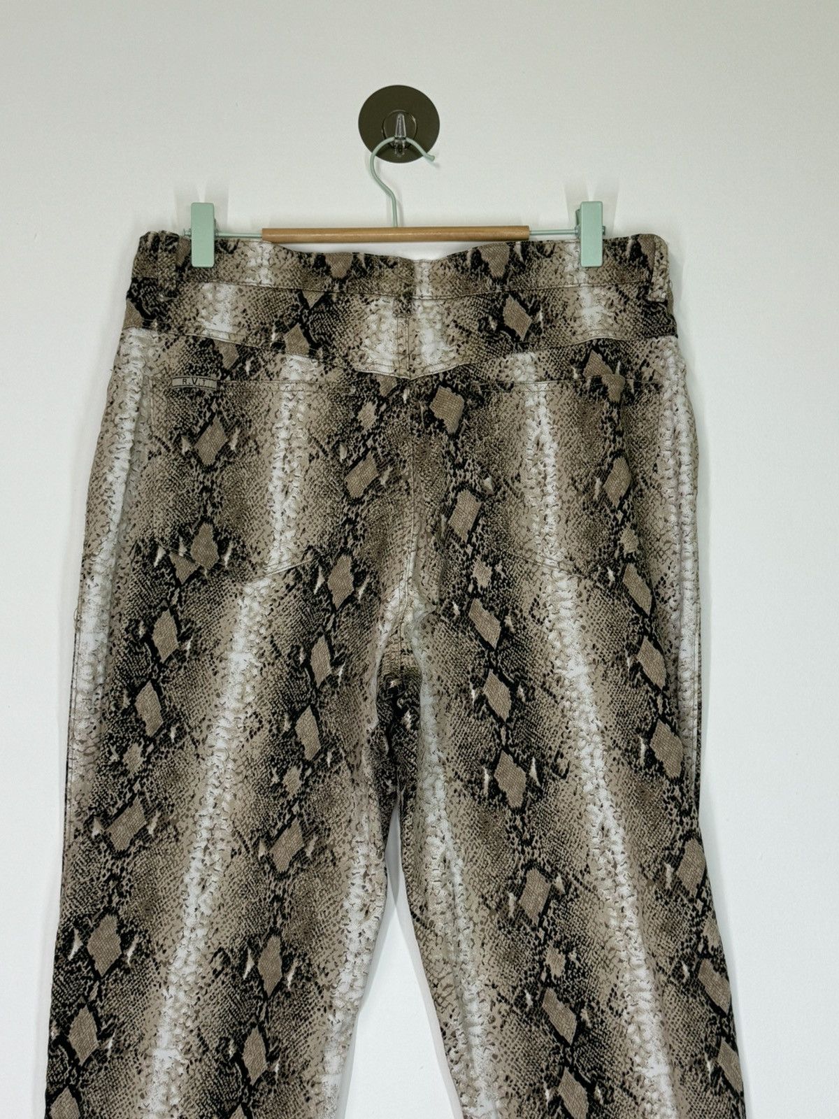 RVT Snake Design Full Print Pants - 9