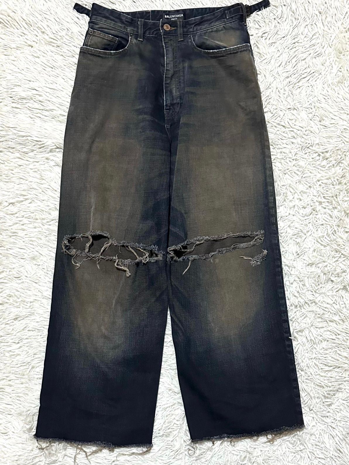 BALENCIAGA Balenciaga Summer 22 Destroyed Skater Denim Jeans | ubvintage |  REVERSIBLE