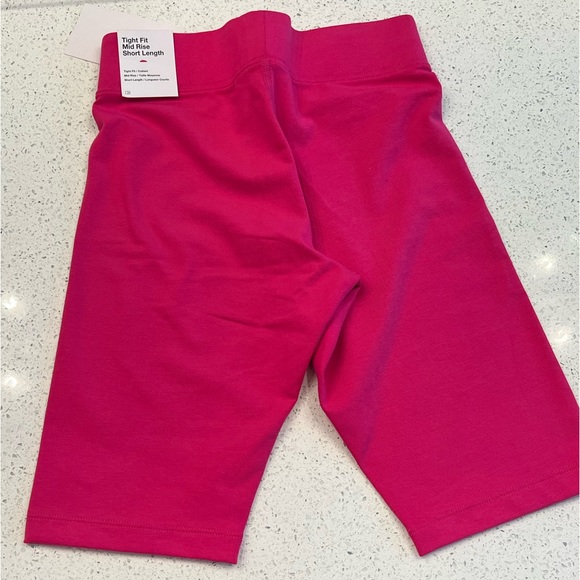 Nike Sportswear Essential
Women's Mid-Rise 10" Biker Shorts
Hot Pink XS - 4