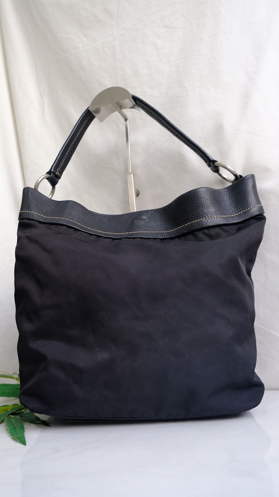 Authentic Prada black leather and nylon shoulder bag - 3