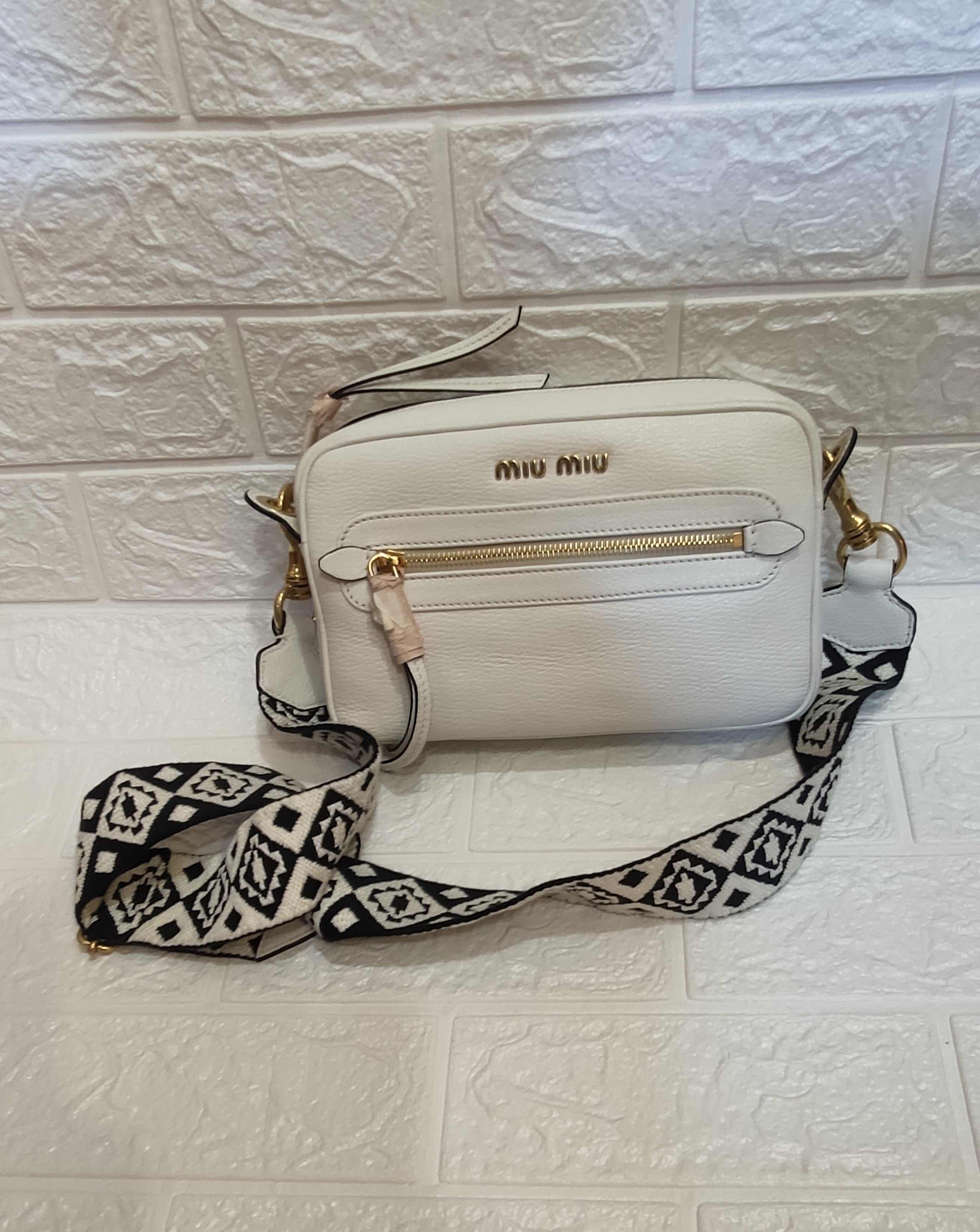 Other Designers Miu Miu - Beautiful miu miu white camera bag