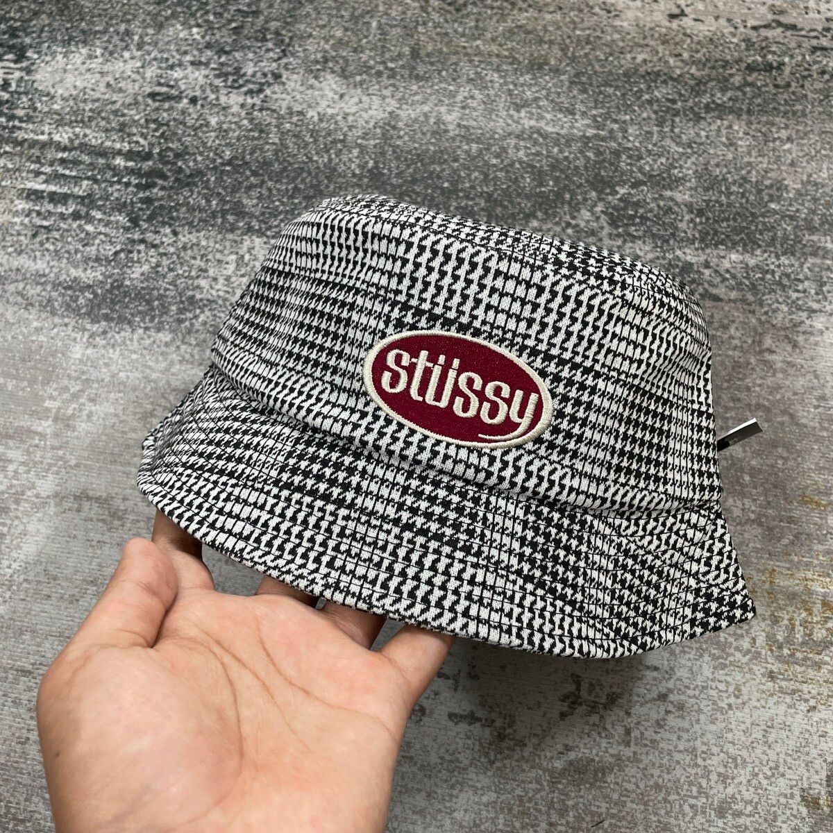 Stüssy STUSSY LOGO BUCKET HAT - M/L | hlnstuff | REVERSIBLE