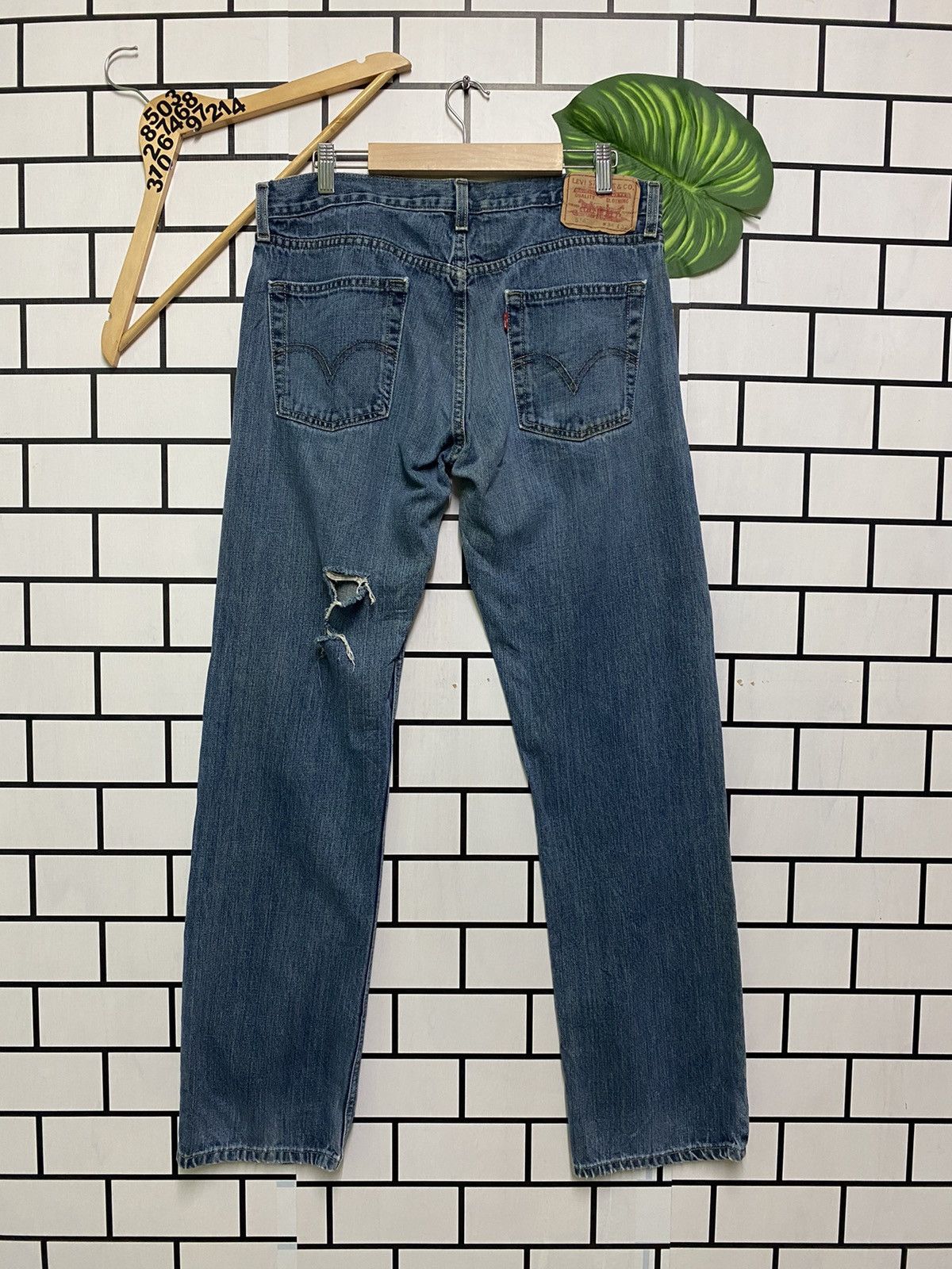 Vintage LEVIS 514 Slim Straight Denim -L39 - 2